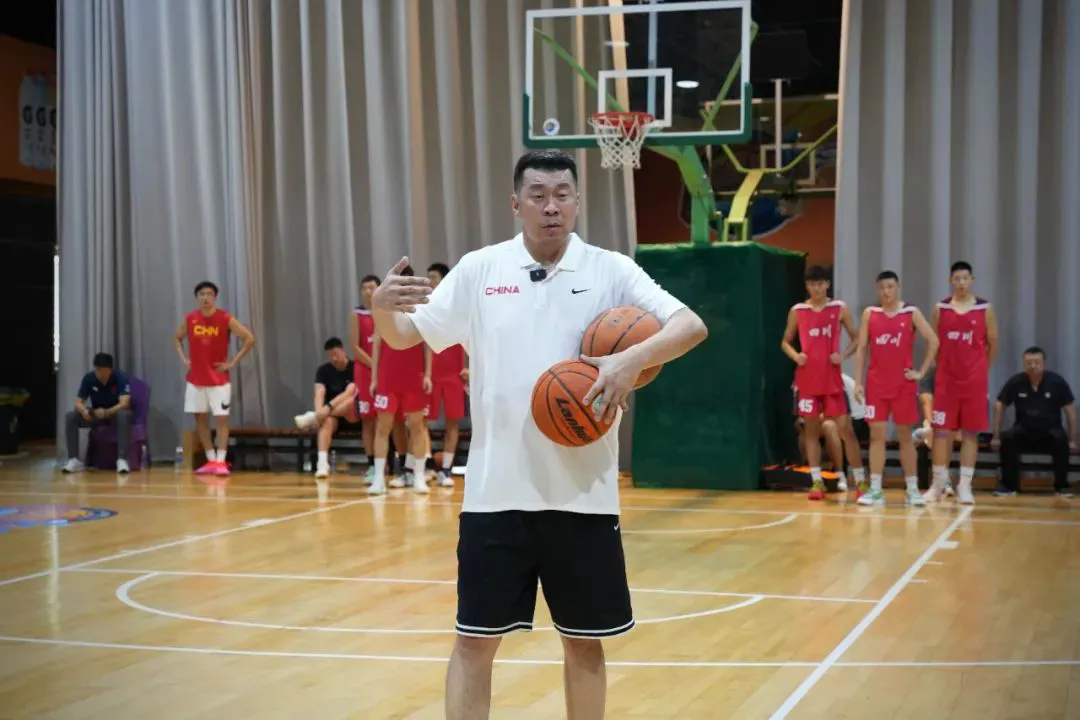 如何通过篮球表演赛制定有效的训练计划_1